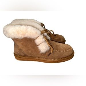 Lamo Women’s Camille Winter Boots - Genuine Suede w/ Sheepskin Collar - Size 9